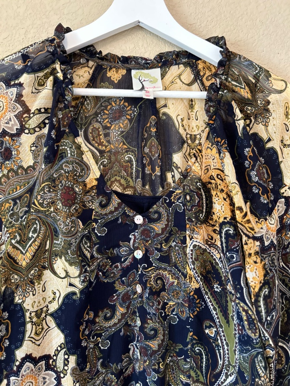 Fig and Flower Loned Sheer Paisley Button-Front Blouse - Navy & Cream Size M - Picture 3 of 8